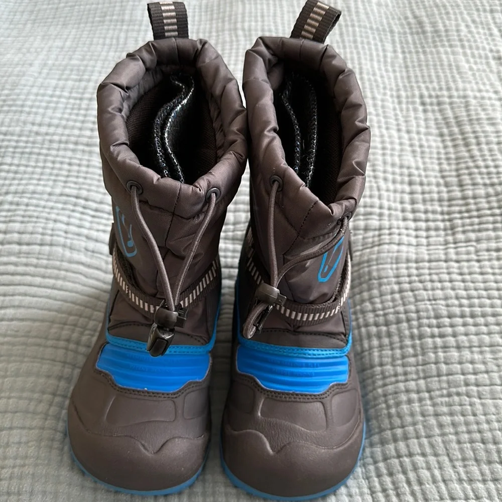 KEEN Kids' Black and Blue Snow Boots - Picture 3 of 11